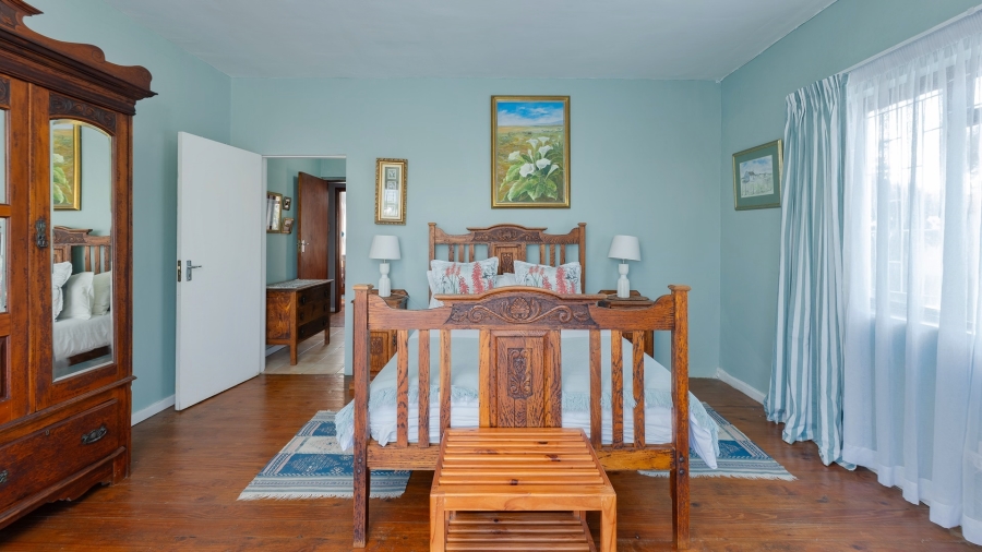 7 Bedroom Property for Sale in Struisbaai Western Cape